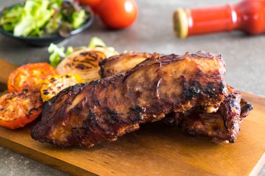 Izgara domuz pirzolası. 