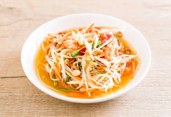 매운 파파야 샐러드 (전통 태국 음식) — 스톡 사진