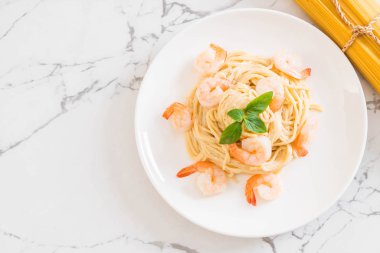 Spagetti krem peynir beyaz soslu karides