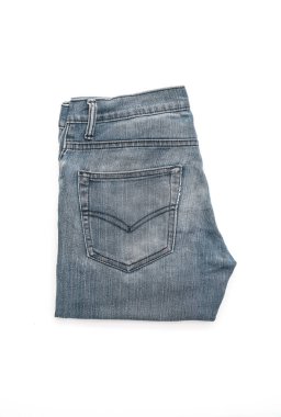 Beyaz arka plan üzerinde katlanmış kot