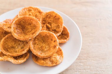 kurutulmuş rendelenmiş domuz etinin pirinç kraker