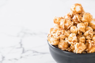 Patlamış Mısır ile karamel