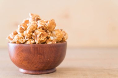 Patlamış Mısır ile karamel