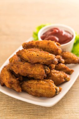 Kızarmış tavuk kanadı.