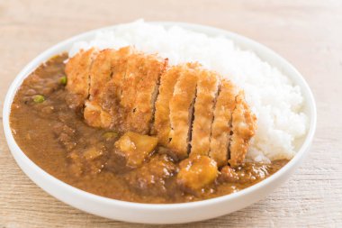 pirinç Köri soslu kızarmış pirzola domuz eti