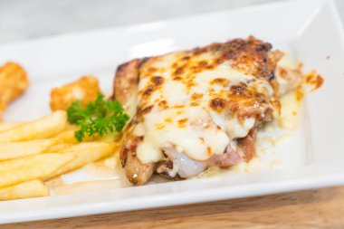 tavuk ve domuz eti biftek