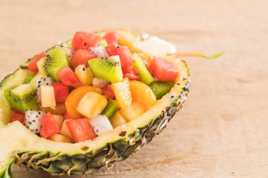 dilimlenmiş meyve karışımı 