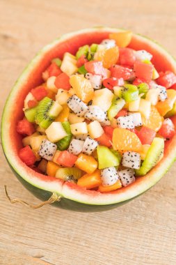 dilimlenmiş meyve karışımı 