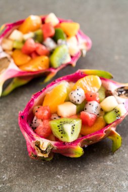 dilimlenmiş meyve karışımı 