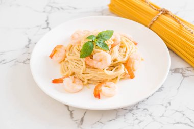 Spagetti krem peynir beyaz soslu karides