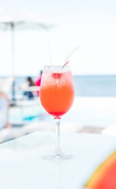 renkli kokteyl içki 