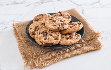 Koyu çikolata parçaları ile tanımlama