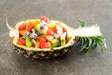 dilimlenmiş meyve karışımı 