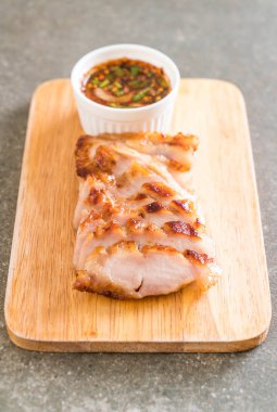 ızgara kömür haşlanmış domuz eti boyun