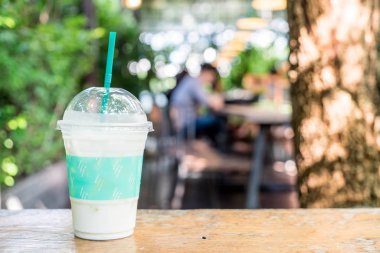 buzlu vanilyalı milkshake