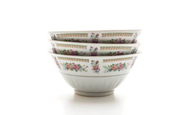 beyaz arkaplanda kase