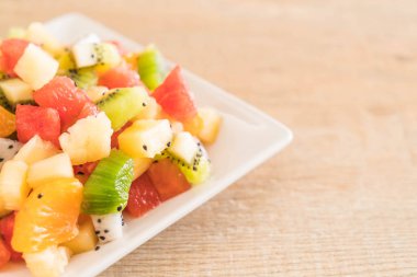 dilimlenmiş meyve karışımı 
