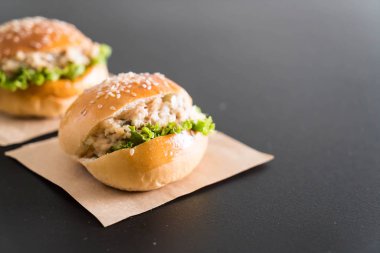 ton balığı mini burger