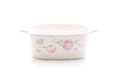 beyaz arkaplanda kase