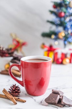 Noel dekorasyonu ile sıcak çikolata Kupası 