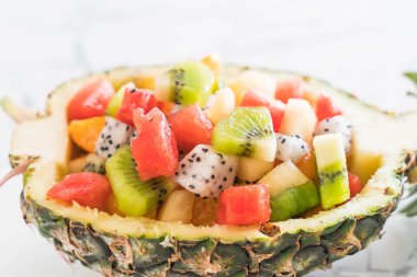 dilimlenmiş meyve karışımı 