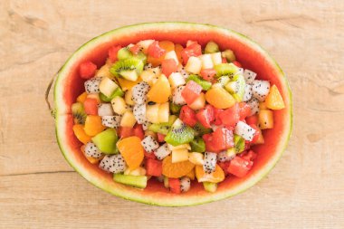 dilimlenmiş meyve karışımı 