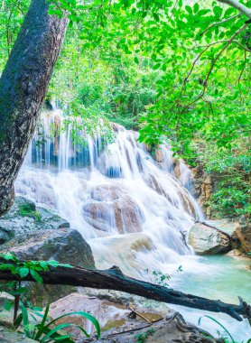 Erawan şelale, Erawan Milli Parkı Thaila içinde Kanchanaburi itibariyle