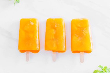 Turuncu ev yapımı dondurma