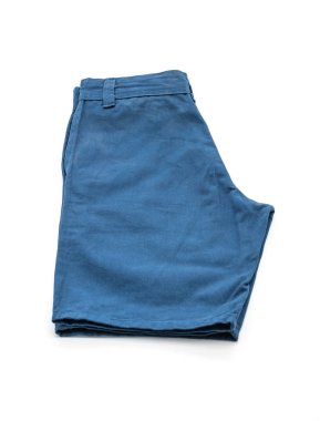 beyaz üzerine kısa pantolon