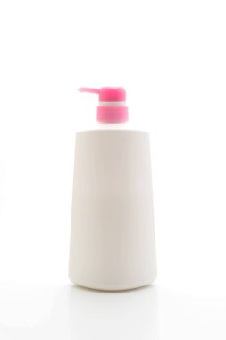 şampuan şişesi üzerinde beyaz izole 