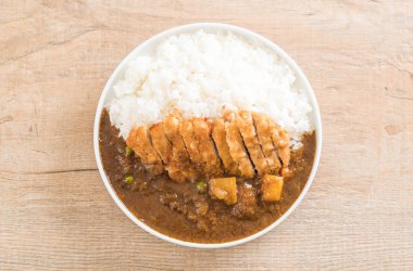 pirinç Köri soslu kızarmış pirzola domuz eti