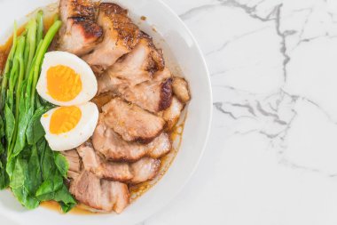 Demlenmiş Domuz bacak 