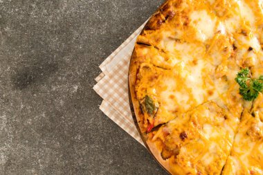 pizza bin ada soslu tavuk ızgara