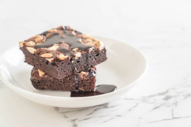 çikolata soslu çikolatalı kek