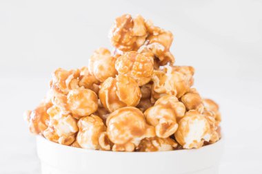 Patlamış Mısır ile karamel