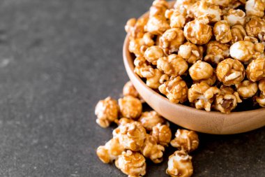 Patlamış Mısır ile karamel