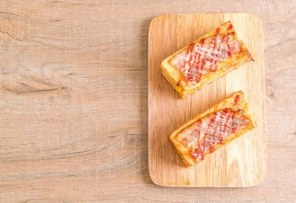 Croque monsieur pancetta e panino all'uovo — Foto Stock