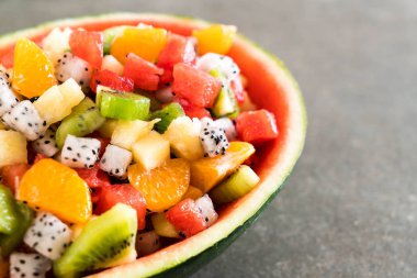 dilimlenmiş meyve karışımı 