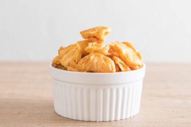 kurutulmuş ananas gevrek cipsi