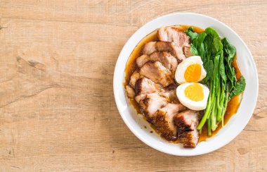 Demlenmiş Domuz bacak 