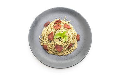 Spagetti krem peynir pastırma ile