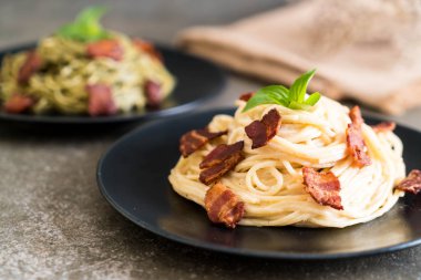 Spagetti krem peynir pastırma ile