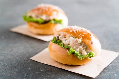 ton balığı mini burger