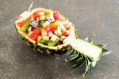 dilimlenmiş meyve karışımı 