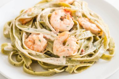 Karidesli ıspanak fettuccini makarna