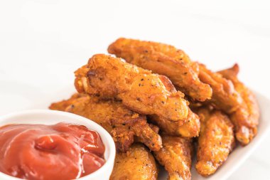 Kızarmış tavuk kanadı.
