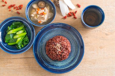 tavuk ve ot çorbası, Çince lahana berry pirinç