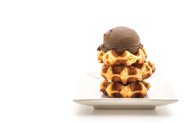 Вафелька з шоколадним морозивом — стокове фото