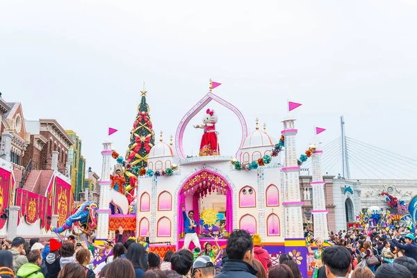 Osaka, Japonya - 21 Kasım 2016: Yeni festivale, yeniden doğmuş Parade, celeb