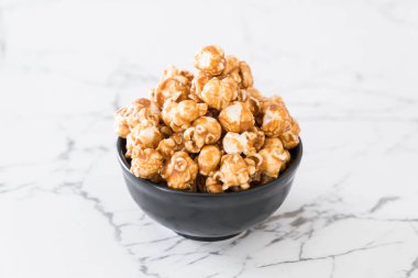 Patlamış Mısır ile karamel